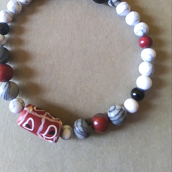 African Trade Bead and Howlite Bracelet - Picture 4 of 4